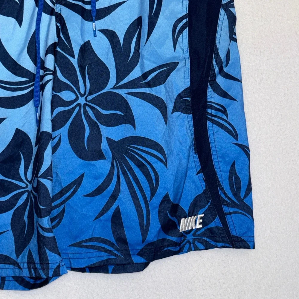Nike men board